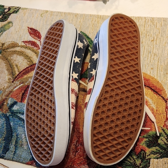 Vans  Womens Sneakers in Stars and Stripes - Picture 5 of 8